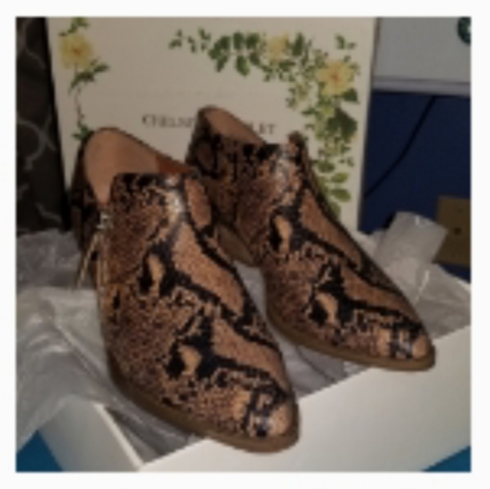 Snake bootie